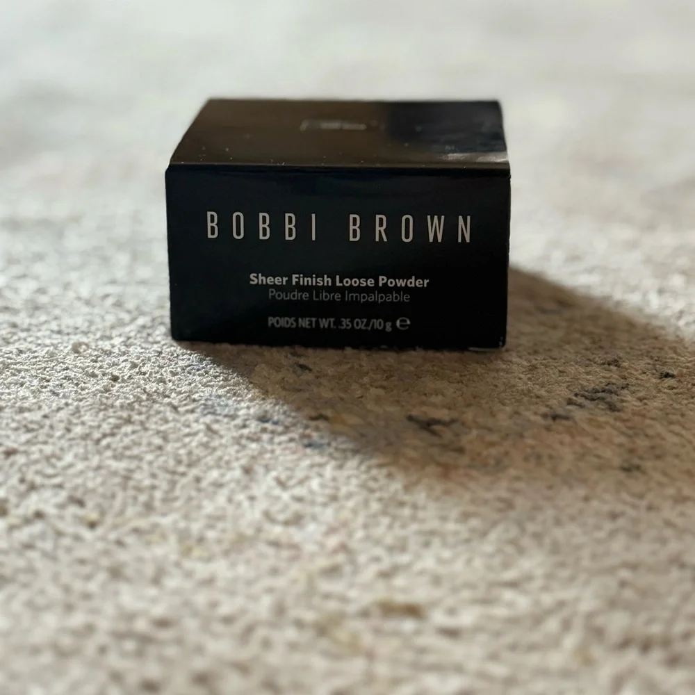 Bobbi Brown Sheer Finish Loose Powder – Soft Sand (0.35 oz / 10 g) – NEW IN BOX
